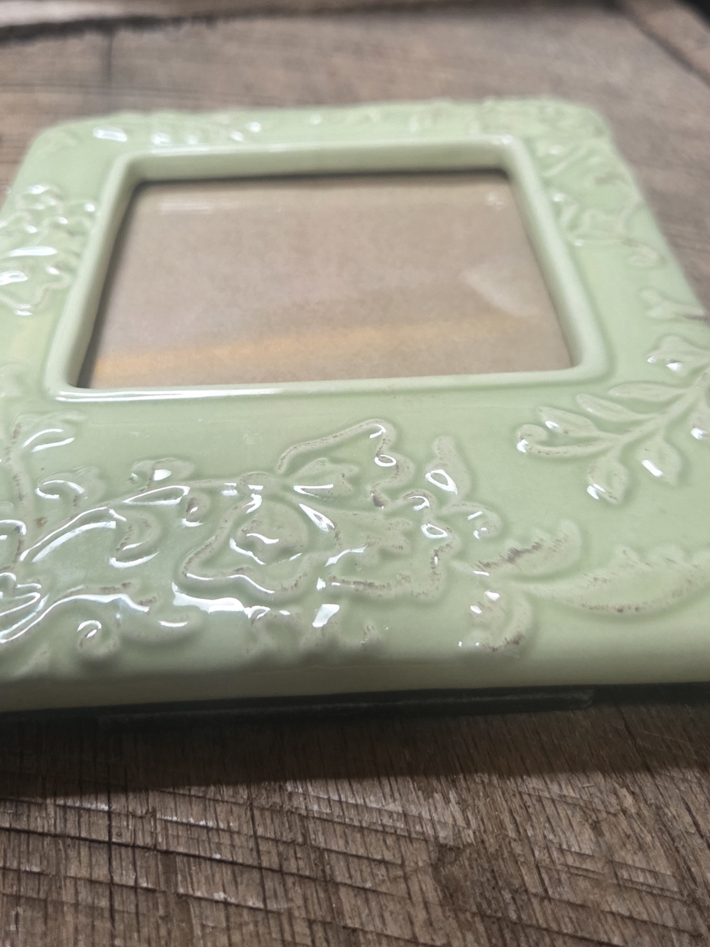 Green Ceramic Embossed 4x4 Photo Frame - Decorative and Elegant ~ Bin R - Picture 4 of 5